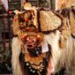 Ilustrasi artistik yang menampilkan berbagai karakter ikonik dari folklore Indonesia, seperti Sangkuriang, Timun Mas, dan Malin Kundang, dalam balutan warna-warna cerah. Gambar ini menangkap esensi magis dari cerita rakyat Nusantara yang kaya akan imajinasi dan nilai-nilai luhur.