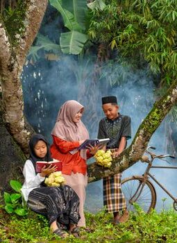 Menggali Kembali Harta Karun Kisah Rakyat Nusantara di Tengah Gempuran Digital