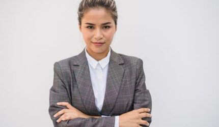 Tujuh Kunci Sukses Wanita Karier: Berani Bermimpi, Cermat Melangkah