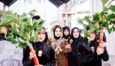 Berbagai karakter dari folklore Indonesia yang kaya warna dan sarat makna, mencerminkan kekayaan budaya Nusantara yang tak lekang oleh waktu. Setiap tokoh membawa pesan moral dan cerita yang telah diwariskan dari generasi ke generasi.