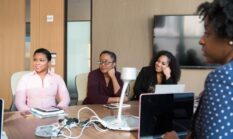 Merajut Sukses: Strategi Karier Cerdas untuk Wanita Indonesia Berdaya