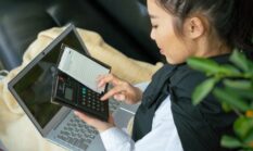 Merajut Masa Depan: Resiliensi Finansial Perempuan Indonesia
