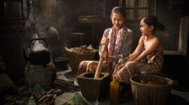 Ilustrasi seorang nenek yang sedang mendongeng kepada anak-anak kecil, menggambarkan tradisi lisan yang kaya akan kisah rakyat di berbagai pelosok Nusantara. Suasana hangat dan penuh imajinasi terpancar dari ekspresi wajah mereka, menunjukkan betapa pentingnya transfer cerita dari generasi ke generasi.