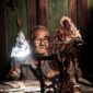 Wayang kulit menggambarkan salah satu adegan dari legenda Ramayana, memperlihatkan kekayaan seni dan budaya Indonesia dalam menceritakan kisah-kisah epik yang sarat makna. Seni pertunjukan tradisional ini merupakan salah satu media utama untuk melestarikan dan menyebarkan legenda Nusantara dari generasi ke generasi.