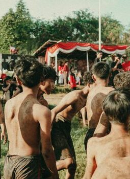 Merajut Masa Depan dari Benang Tradisi: Kisah Warisan Cerita Nusantara